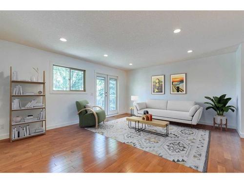 27 Meadowview Road Sw, Calgary, AB - Indoor Photo Showing Living Room