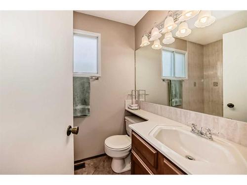 36 Edgehill Drive Nw, Calgary, AB - Indoor Photo Showing Bathroom