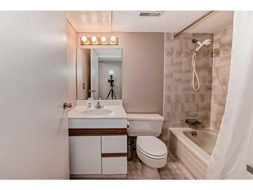 36 Edgehill Drive Nw, Calgary, AB - Indoor Photo Showing Bathroom