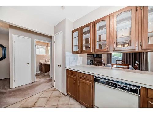 36 Edgehill Drive Nw, Calgary, AB - Indoor Photo Showing Kitchen