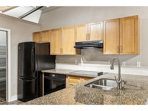 306-240 11 Avenue Sw, Calgary, AB - Indoor Photo Showing Kitchen With Double Sink