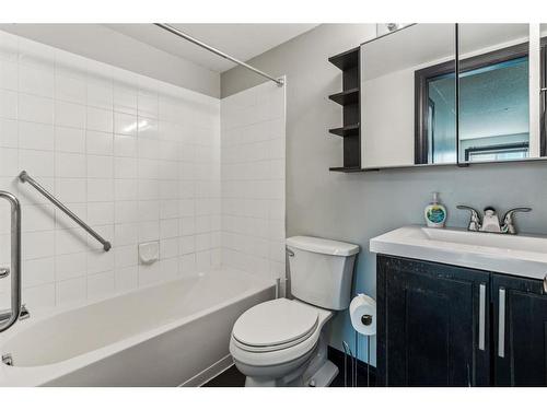 317-1717 60 Street Se, Calgary, AB - Indoor Photo Showing Bathroom