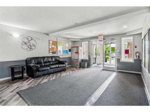 317-1717 60 Street Se, Calgary, AB - Indoor