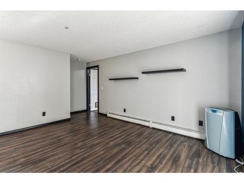 317-1717 60 Street Se, Calgary, AB - Indoor Photo Showing Other Room