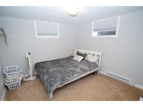 2359 22A Street Nw, Calgary, AB - Indoor Photo Showing Bedroom