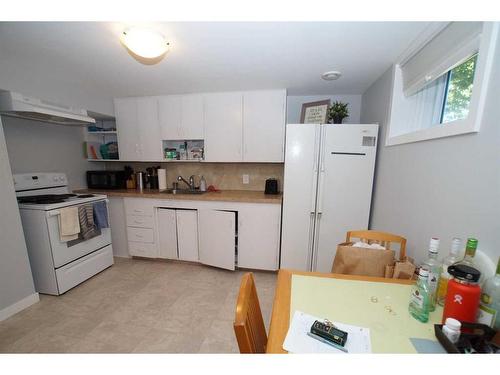 2359 22A Street Nw, Calgary, AB - Indoor Photo Showing Kitchen