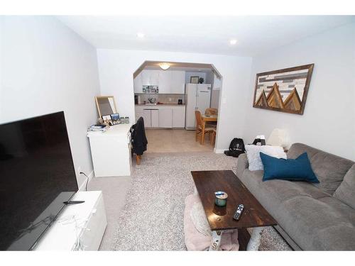 2359 22A Street Nw, Calgary, AB - Indoor Photo Showing Living Room