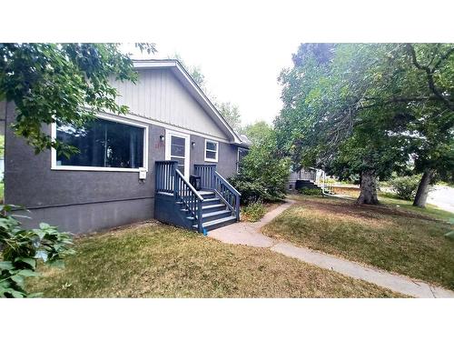 2359 22A Street Nw, Calgary, AB - Outdoor