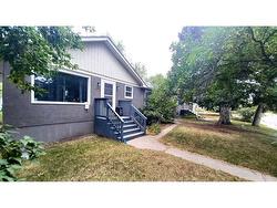 2359 22A Street NW Calgary, AB T2M 3X6