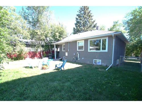 2359 22A Street Nw, Calgary, AB - Outdoor