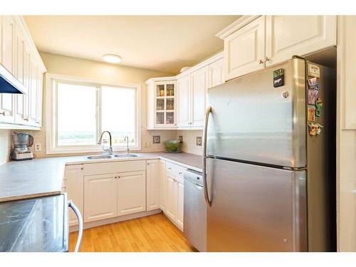 245016 Township Road 30-2, Rural Kneehill County, AB - Indoor Photo Showing Kitchen With Double Sink