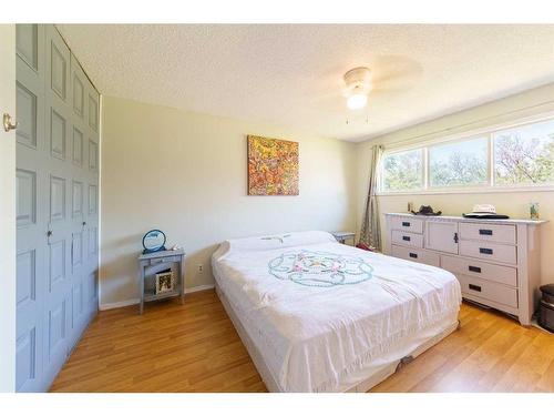 245016 Township Road 30-2, Rural Kneehill County, AB - Indoor Photo Showing Bedroom