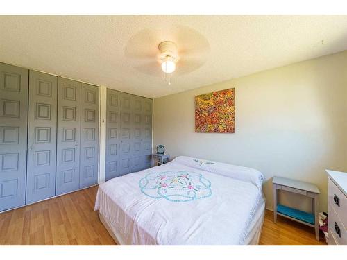 245016 Township Road 30-2, Rural Kneehill County, AB - Indoor Photo Showing Bedroom