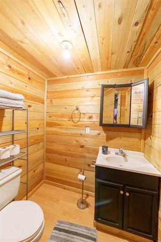 245016 Township Road 30-2, Rural Kneehill County, AB - Indoor Photo Showing Bathroom