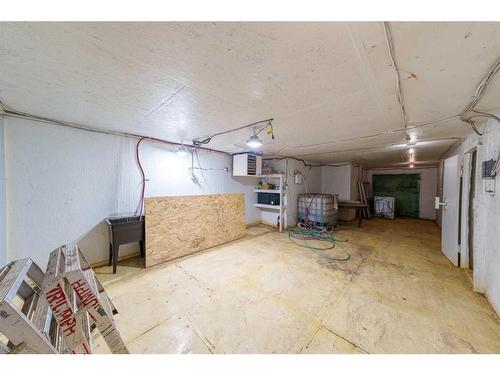 245016 Township Road 30-2, Rural Kneehill County, AB - Indoor Photo Showing Garage