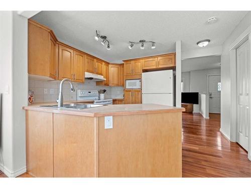 9 Crystal Shores Hill, Okotoks, AB - Indoor Photo Showing Kitchen