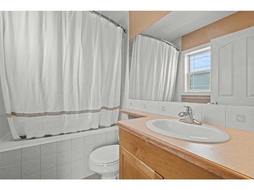 9 Crystal Shores Hill, Okotoks, AB - Indoor Photo Showing Bathroom