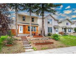 132 Castlegreen Close NE Calgary, AB T3J 1Y6