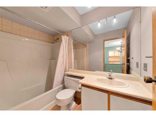 306-335 Garry Crescent Ne, Calgary, AB - Indoor Photo Showing Bathroom