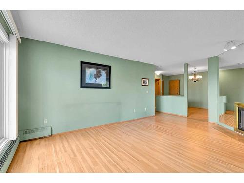 306-335 Garry Crescent Ne, Calgary, AB - Indoor