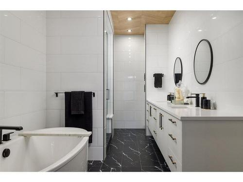 102-835 78 Street Sw, Calgary, AB - Indoor Photo Showing Bathroom