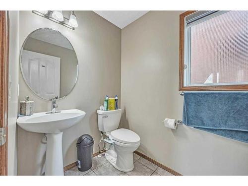 105 Saddletree Close Ne, Calgary, AB - Indoor Photo Showing Bathroom