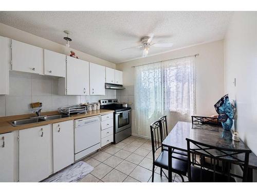 6 Georgian Villas Ne, Calgary, AB - Indoor Photo Showing Kitchen With Double Sink