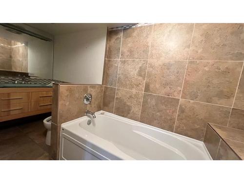 502-215 14 Avenue Sw, Calgary, AB - Indoor Photo Showing Bathroom