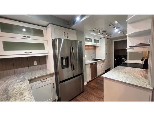 502-215 14 Avenue Sw, Calgary, AB - Indoor Photo Showing Kitchen