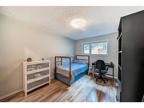 3379 Breton Close Nw, Calgary, AB - Indoor Photo Showing Bedroom