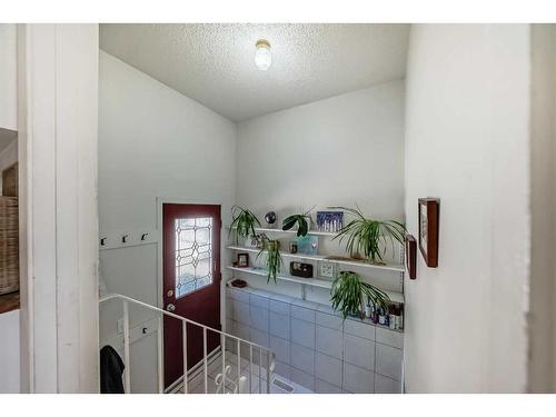 3379 Breton Close Nw, Calgary, AB - Indoor Photo Showing Other Room