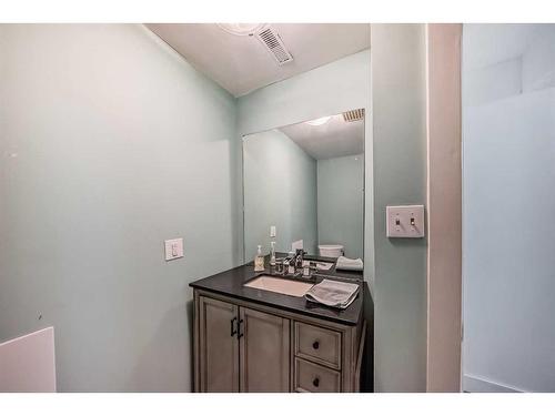 3379 Breton Close Nw, Calgary, AB - Indoor Photo Showing Bathroom
