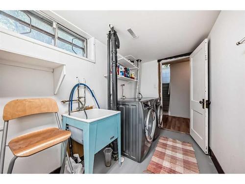 3379 Breton Close Nw, Calgary, AB - Indoor Photo Showing Laundry Room