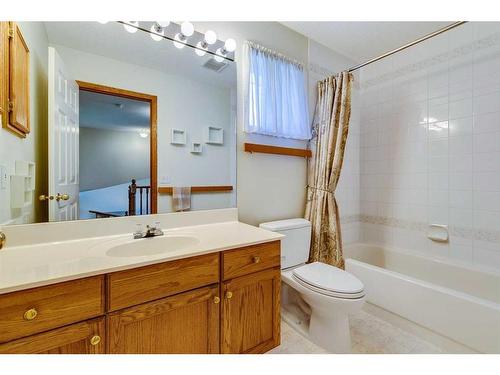 88 Sceptre Close Nw, Calgary, AB - Indoor Photo Showing Bathroom