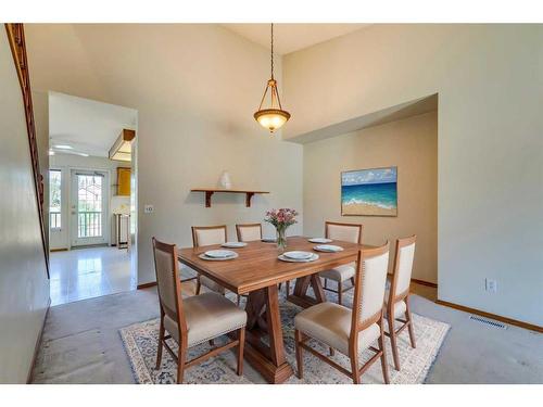 88 Sceptre Close Nw, Calgary, AB - Indoor Photo Showing Dining Room