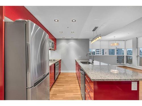 803-1110 3 Avenue Nw, Calgary, AB - Indoor Photo Showing Kitchen With Stainless Steel Kitchen With Upgraded Kitchen