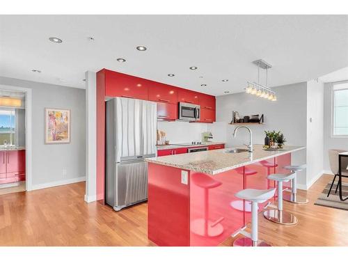 803-1110 3 Avenue Nw, Calgary, AB - Indoor Photo Showing Kitchen