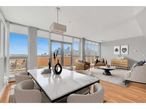 803-1110 3 Avenue Nw, Calgary, AB - Indoor Photo Showing Living Room