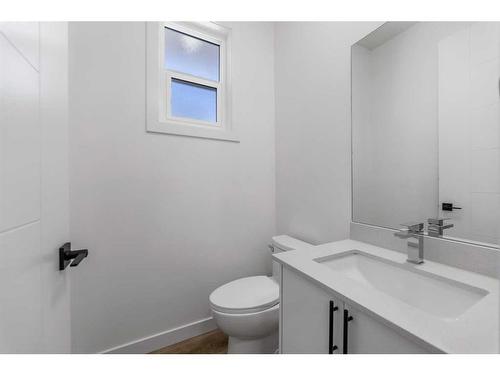 8815 48 Street Ne, Calgary, AB - Indoor Photo Showing Bathroom