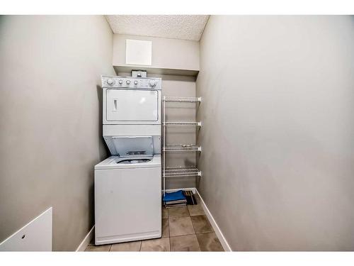 214-20 Discovery Ridge Close Sw, Calgary, AB - Indoor Photo Showing Laundry Room