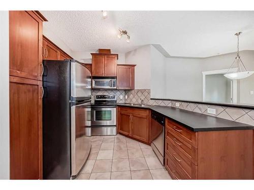 214-20 Discovery Ridge Close Sw, Calgary, AB - Indoor Photo Showing Kitchen With Double Sink