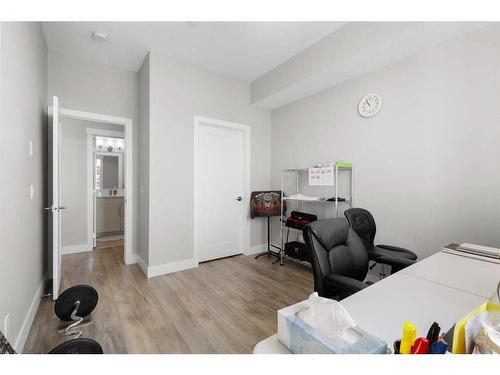 308-38 Quarry Gate Se, Calgary, AB - Indoor Photo Showing Other Room