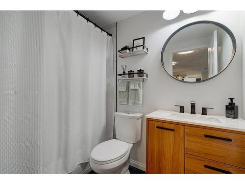 406-683 10 Street Sw, Calgary, AB - Indoor Photo Showing Bathroom