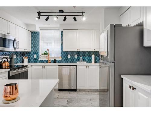 406-683 10 Street Sw, Calgary, AB - Indoor Photo Showing Kitchen