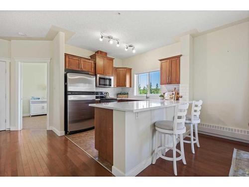 404-20 Discovery Ridge Close Sw, Calgary, AB - Indoor Photo Showing Kitchen With Upgraded Kitchen