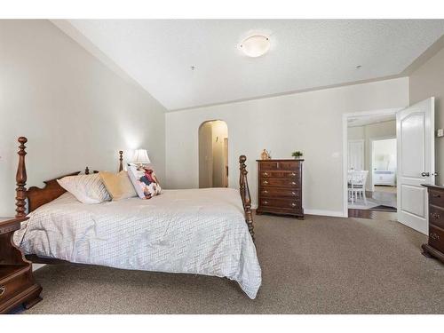 404-20 Discovery Ridge Close Sw, Calgary, AB - Indoor Photo Showing Bedroom