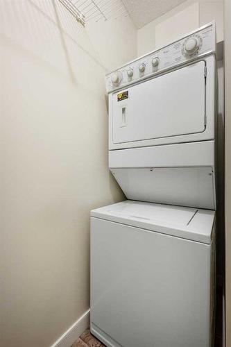 404-20 Discovery Ridge Close Sw, Calgary, AB - Indoor Photo Showing Laundry Room