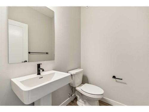 225 Calhoun Crescent Ne, Calgary, AB - Indoor Photo Showing Bathroom