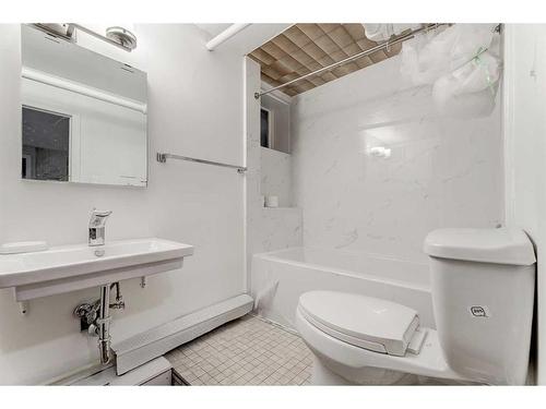 342 Superior Avenue Sw, Calgary, AB - Indoor Photo Showing Bathroom