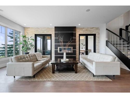 80 Coulee Way Sw, Calgary, AB - Indoor Photo Showing Living Room